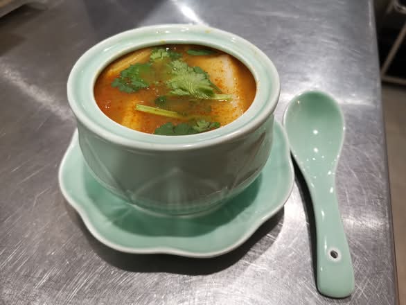 Tom Yum Seafood Soup (V) (冬阴海鲜汤)